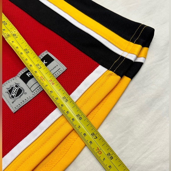 Women’s Calgary Flames NHL Jersey - Picture 4 of 5